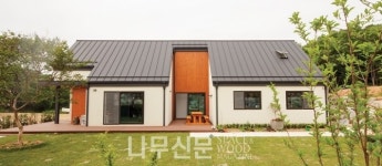 층고 높은 박공지붕 단층집, 완주 배롱나무집