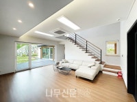 넓은 정원을 숨기고 있는 ㄷ자형 단독주택