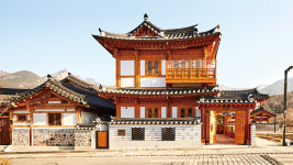 너그러운 세월과 어진 사람들의 놀이터, 은평한옥마을의 그 집, 인휴당仁休堂