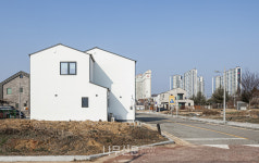 3대가 모인 4인 가구를 위한 김천 단독주택 하람집