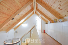 삶의 방식이 공간을 결정할 때 : 지리산에 스며든 단층집 같은 이층집 함양 카메라타 