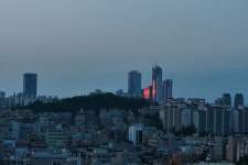 문재인 대통령, 주택정책 큰 방향 제시 … 특단의 조치 시행되나