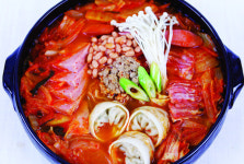 2TV 생생정보 수제 햄부대찌개 vs 매운 돼지갈비찜 맛집 오늘 소개