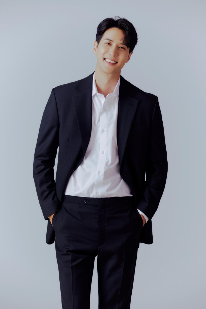 현무카세, 오늘 밤 9시 첫 방송! 전현무의 맞춤형 풀코스 요리와 편안한 대화 기대하세요!