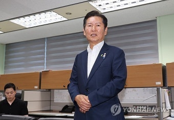 정청래 vs 박찬대, 더불어민주당 차기 당 대표 선거 열기 고조