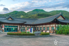 괴산의 물길 따라 걷는 여행, 자연이 빚어낸 경이로운 풍경의 가볼 만한 곳