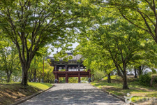 진주 가볼 만한 곳, 고즈넉한 성곽과 드넓은 호수가 선사하는 평화
