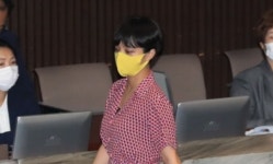 분홍원피스 입고 국회 등장한 류호정...대깨문 중심으로 티켓다방이냐 도넘은 인신공격