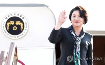 訪美 명단서 빠진 김정숙 여사...'유쾌한 정숙씨'의 좌충우돌 해외순방 에피소드