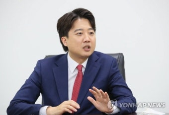 [이준석 대해부①] 대한민국 헌정사상 첫 보수·중도 정당대표 30대 청년···향후 과제는?