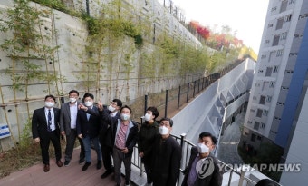 檢, 이재명 성남시의 '백현동 옹벽 아파트 개발 의혹' 연루 성남시청 등 40여곳 압수수색