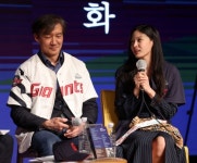 영치금 서울구치소 1위 정경심...조국 수감 중인 아내, 병원비·변호사비 걱정 많아