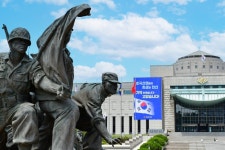 [펜앤포토] 호국선열들의 희생과 헌신, 기억하겠습니다!···전쟁기념관 눈길