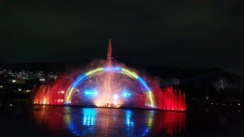 시원한 여름밤 선사합니다...김해시, 연지공원 음악분수 업그레이드
