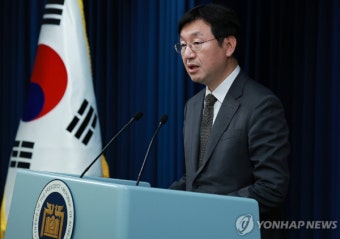문재인의 실패 이겨낼 윤 대통령의 '의사 1만 증원책', 설 연휴 민심에 달렸다