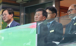 홍명보·정몽규 사퇴하라 한국 축구 사망...랭킹 96위와 0-0 비긴 대표팀에 비난 폭주