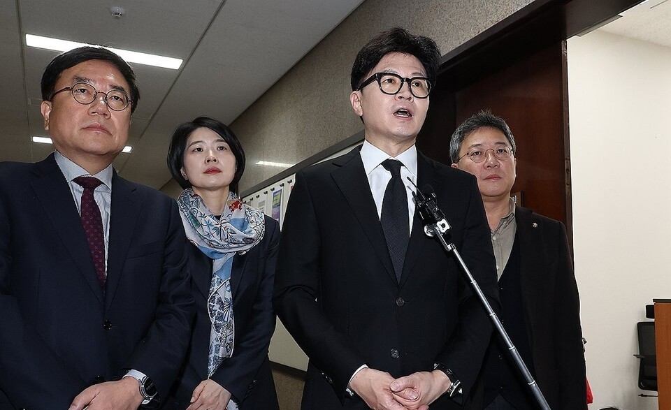 한동훈 윤석열 대통령 조기 퇴진, 늦어지면 국민 수용 어려울 것