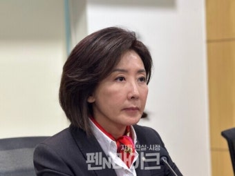 [펜앤포토] 경고하는 나경원 의원 