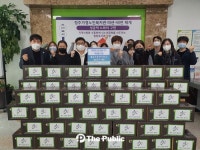 [포토] 청주가경노인복지관, 청주디딤돌봉사단에 마스크 등 기탁