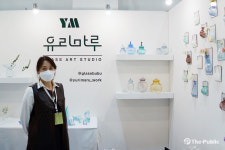 청주 ‘유리마루’ 부부공방, ‘2022공예트렌드페어’참가… 손수 만든 유리공예 선보여