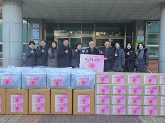 국민통합위, 1인가구 어르신·결식아동에 방한 꾸러미 전달...김한길 