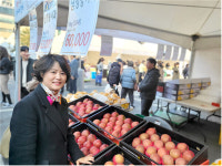 서울 강남구의회 김진경 의원, 2024 설맞이 강남구 직거래 장터를 방문