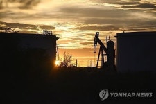 이란 석유시설 타격 우려, 브렌트유·WTI 원유 종가 3.7% 동반 상승