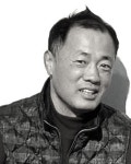 [안재영의 미술 프리즘] 윤진섭, 그는 왜 사소한 것들에 관심을 두나