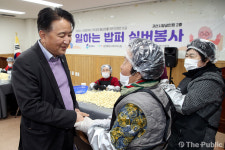 김영환 충북도지사, 일하는 밥퍼 사업 현장 방문… 민생 목소리 청취