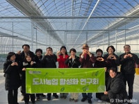 청주시의회, 청년 스마트딸기농장 라라팜 찾아 스마트농업 해법 모색