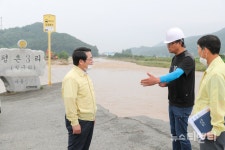 [포토] 오세현 아산시장, 참담한 집중호우 피해 현장 방문