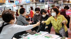 서산시의회, 동부전통시장 방역 봉사활동 및 전통시장 장보기