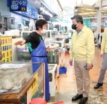 [포토] 가세로 태안군수, 관내 시장 및 상가 찾아 상인 격려