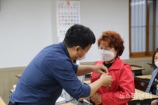 대전예지중고등학교 만학의 가슴에 꽃을 달다