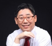[손장환 작가의 삶의 향기] 노인이 될 것인가, 어른이 될 것인가