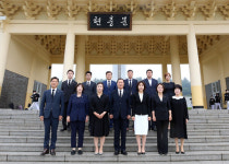 유성구의회, 국립대전현충원 찾아 현충탑 참배
