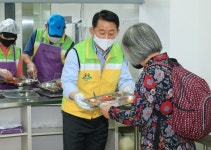 서철모 대전 서구청장, 남선공원 및 서구노인복지관 방문