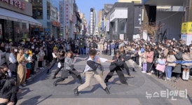[포토] 청주 성안길에서 화끈한  K-pop 댄스를