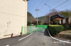 진산농협, 마을 진입 공용도로 가로막고 사유재산 주장