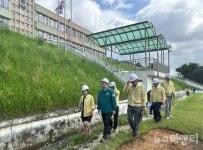 [포토] 장상윤 교육부 차관, 공주교동초 집중호우 피해 복구현장 점검