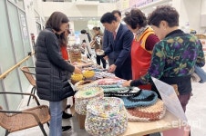 유성실버복지센터, 후원 바자회 유성온통상회 개최