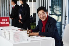 전만권 국민의힘 아산을 당협위원장, 아산의 노래, 전만권이 부르다 출판기념회 성황리 개최