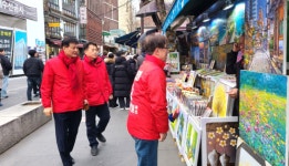 [포토] 최재형 의원, 종로구 인사동서 민심 청취