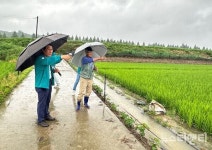 [포토] 이용록 홍성군수, 폭우 피해 현장서 소통행정