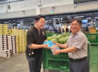 농협대전공판장, 농산물 유통종사자에게 무더위 극복 아이스크림 전달 실시