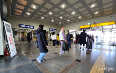 [포토] 김제역 도착한 귀성객들