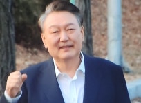 [속보] 윤석열 대통령, 서울구치소 정문 통과