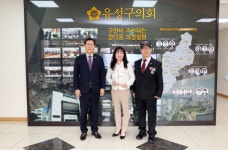 대한민국 무공수훈자회 유성구지회, 보훈 가족 복지 향상에 힘쓴 공무원에 감사패 전달