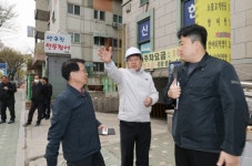 김종보 종로구의원, 여름철에도 끄떡없는 우리 동네  보도 정비사업 현장 점검 실시