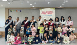 계룡시 노인복지관, 어린이날 기념 푸른 꿈 전달식 개최